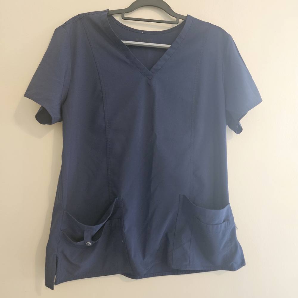 Activate By Med Couture Women's XL Navy V-Neck Scrub Top Multiple Pockets